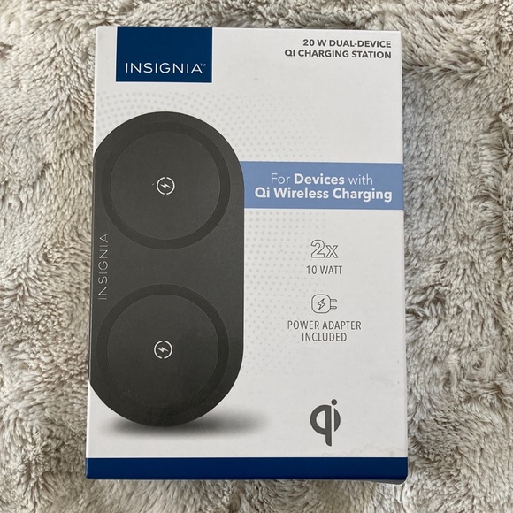 Insignia Cell Phones & Accessories Insignia Dual Device Charging